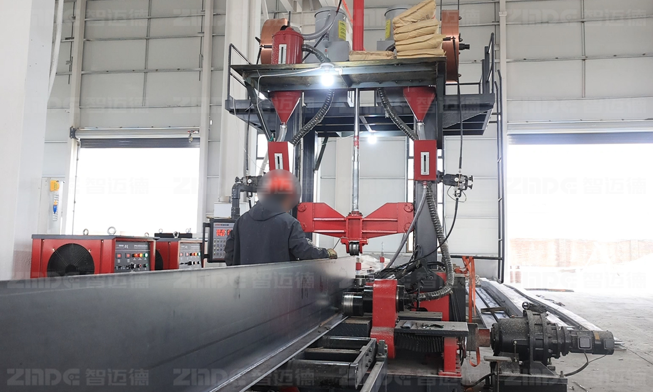 少人工、高效率、优品质，这台组焊矫一体成钢构生产新选择